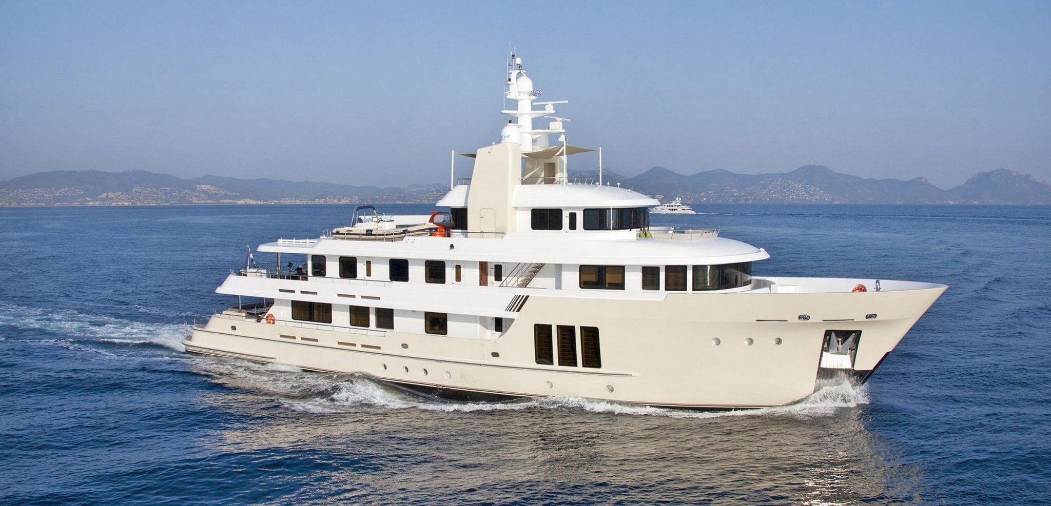 Luxurious Mega Yacht Charter